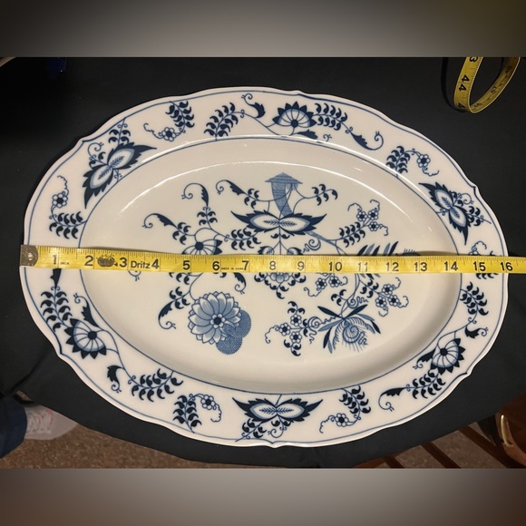 Vintage 16" Blue Danube oval Platter, small edge flake plus 1 dinner plate. - Picture 4 of 5